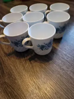 SWIRL WHITE CUPS