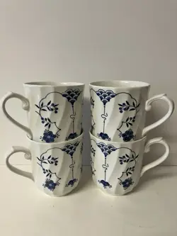 VINTAGE 4PC 3.75 MUGS CHURCHILL FINLANDIA STAFFORDSHIRE ENGLAND