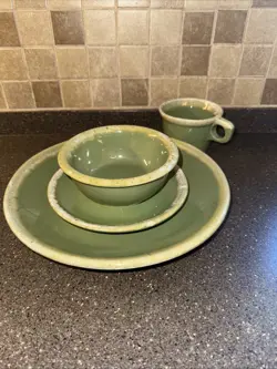 HULL USA VINTAGE AVOCADO GREEN DRIP GLAZE  4 PIECE, DP, BB, FRUIT BOWL, CUP/MUG