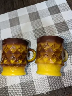 VINTAGE ANCHOR HOCKING GRANDMA'S HOUSE YELLOW BROWN COFFEE MUGS CUPS SET TWO VTG