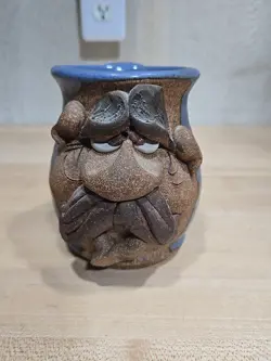 VINTAGE ART POTTERY STONEWARE MUG MUSTACHE MAN CONFUSED FACE GLAZED BEER COFFEE