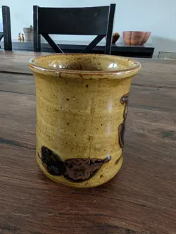 MUG HAND