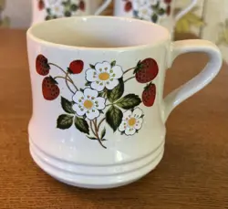 STRAWBERRIES CREAM COFFEE