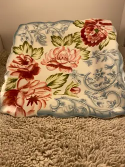 BEAUTIFUL VTG ROSALACE FLORAL SCALLOPED CERAMIC 13