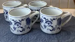 LOT OF 4 VINTAGE BLUE DANUBE BLUE ONION COFFEE MUGS TRIPOD HANDLE RECTANGLE BS