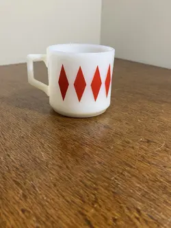 VINTAGE FIRE KING MILK GLASS ANCHOR HOCKING HARLEQUIN RED DIAMOND MUG  USA