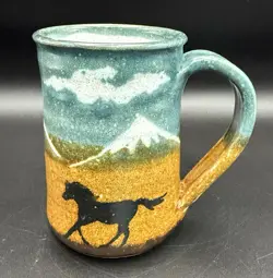 BEAUTIFUL VINTAGE MONTANA EARTH POTTERY HORSE MOUNTAINS MUG 1992