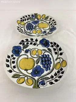 VINTAGE ARABIA FINLAND 1970 PARATIISI PANSIES & FRUIT OVAL PLATE SET OF 2