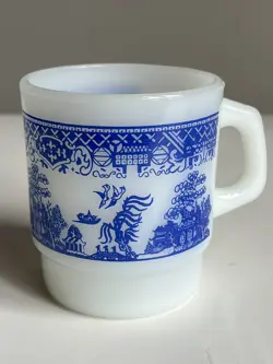 FIRE KING ANCHOR HOCKING BLUE WILLOW ASIAN MILK GLASS COFFEE CUP/ MUG VINTAGE