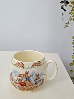 ROYAL DOULTON VINTAGE BUNNYKINS SAND CASTLES DAY AT THE BEACH MUG/CUP