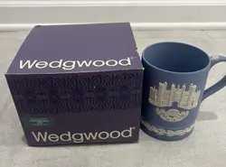 VINTAGE 1976 WEDGWOOD CHRISTMAS MUG BLUE JASPERWARE HAMPTON COURT NEW IN BOX