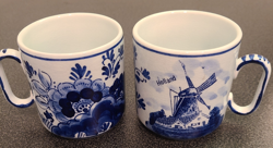 2 HOLLAND DELFT BLAUW CUPS WINDMILL 1950S HAND PAINTED 686 WHITE BLUE VTG MUGS