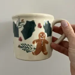 HARTSTONE POTTERY CHRISTMAS GINGERBREAD MAN HOLLY MUG  1982 VINTAGE MINT!