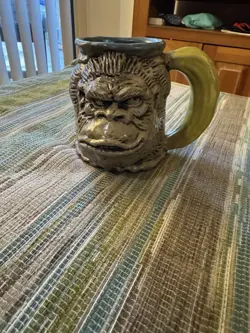 1971 JIM RUMPH VINTAGE CERAMIC GORILLA MUG VGC