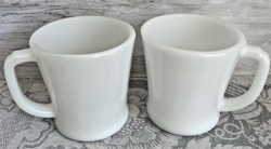 2 VINTAGE FIRE KING WHITE MILK GLASS D HANDLE MUGS ANCHOR HOCKING COFFEE CUPS