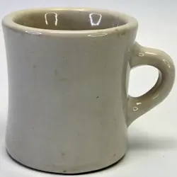 VINTAGE VICTOR THICK HEAVY WHITE RESTAURANT WARE DINER D HANDLE COFFEE CUP MUG