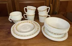 28PC VINTAGE CORELLE BUTTERFLY GOLD DINNERWARE SET SERVICE FOR 4 - 5 PEOPLE USA