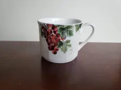 ROYAL DOULTON EVERYDAY MUG VINTAGE GRAPE FINE CHINA 8 OZ COFFEE TEA CUP 1994
