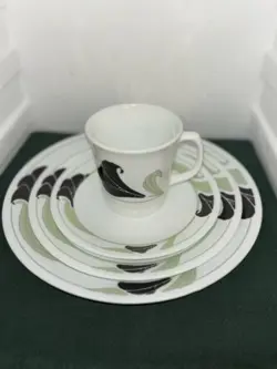 VINTAGE CORELLE BLACK ORCHID DINNER WARE SET OF 4 PCS. LOT #3
