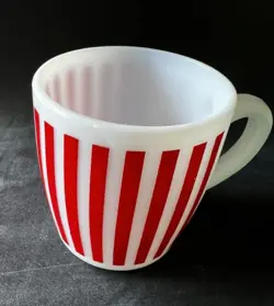 VINTAGE HAZEL ATLAS RED AND WHITE CANDY STRIPE MILK GLASS CUP MUG COFFEE