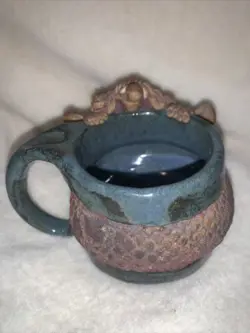 MUG ART LEFT