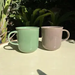 AND BEIGE MUGS