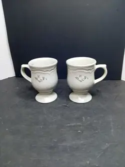 ?? 2 VINTAGE PFALTZGRAFF HEIRLOOM PEDESTAL MUGS