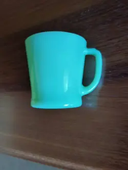 VINTAGE FIRE KING ANCHOR HOCKING GREEN MILK GLASS D-HANDLE COFFEE CUP MUG 10 OZ