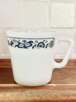 VINTAGE PYREX MILK GLASS OLD TOWN BLUE ONION #1410 COFFEE CUP MUG