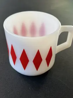 VINTAGE FIRE KING ANCHOR HOCKING MILK GLASS HARLEQUIN RED DIAMOND MUG USA