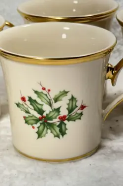 VINTAGE USA LENOX CHINA HOLIDAY HOLLY BERRY TEA /COFFEE MUG GOLD RIM SET OF 4