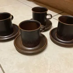 VINTAGE SET OF 4 ARABIA RUSKA FINLAND COFFEE CUPS & SAUCERS STONEWARE SET.