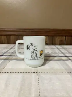 VINTAGE SNOOPY PEANUTS MILK GLASS ANCHOR HOCKING FIRE-KING MUG LIFE IS PURE JOY