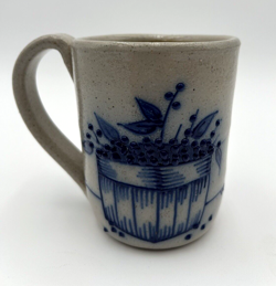 VINTAGE SALMON FALLS SALT GLAZE STONEWARE POTTERY MUG BLUEBERRY BASKET