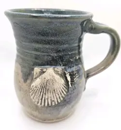 SHELL STONEWARE MUG