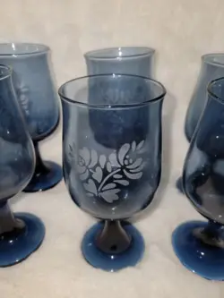 STEMMED WINE GLASSES