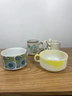 VINTAGE MUGS GLASS