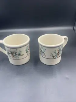 VINTAGE HARTSTONE POTTERY MUG BOUGHS PINE CONES WINTER SET OF 2 USA 1982