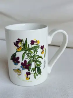 VINTAGE WHITE CUP