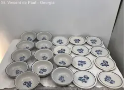 VINTAGE YORKTOWNE PFALTZGRAFF 11 BOWLS AND 10 PLATES SET GREAT CONDITION