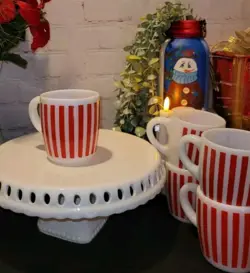 VTG HAZEL ATLAS RED CANDY STRIPE WHITE MILK GLASS MUGS