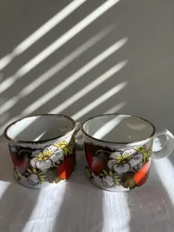 STRAWBERRY CUPS/MUGS C.1970'S