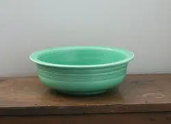 VINTAGE HOMER LAUGHLIN FIESTA LIGHT GREEN VEGETABLE SERVING BOWL 9 1/2