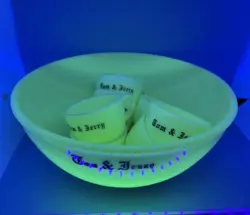 VINTAGE TOM & JERRY MCKEE CUSTARD GLASS PUNCH BOWL SET & 7 MUGS GLOWS