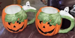 VINTAGE SET OF 2 FITZ AND FLOYD HALLOWEEN PUMPKIN MUG GHOST HANDLE CUP