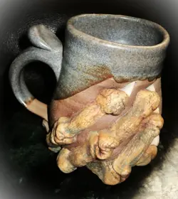 CLAW MUG
