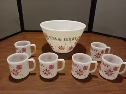 VINTAGE FIRE KING CHRISTMAS EGG NOG SNOWFLAKES TOM & JERRY PUNCH BOWL & 6 MUGS