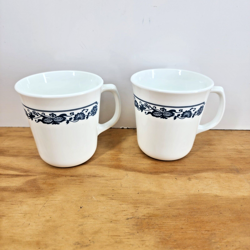 VINTAGE CORELLE OLD TOWN BLUE ONION D HANDLE COFFEE MUGS - SET OF 2 (PYREX)
