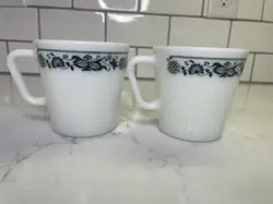 PYREX OLD TOWN MUG BLUE ONION MILK GLASS 1410 VINTAGE COFFEE CUP D HANDLE