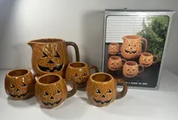 VINTAGE HALLOWEEN BRINN'S CERAMIC JOLLY PUMPKIN BEVERAGE SET PITCHER 4 MUGS BOX